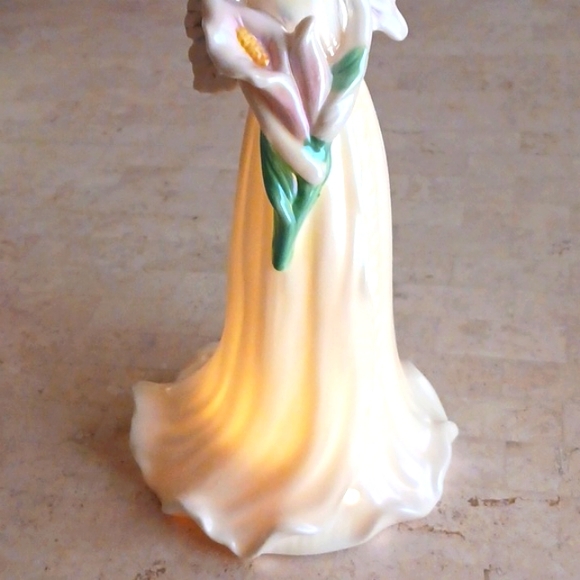 Angel- porcelain, illuminating 10" inches tall,holding tulips,-spring decor - Picture 8 of 11